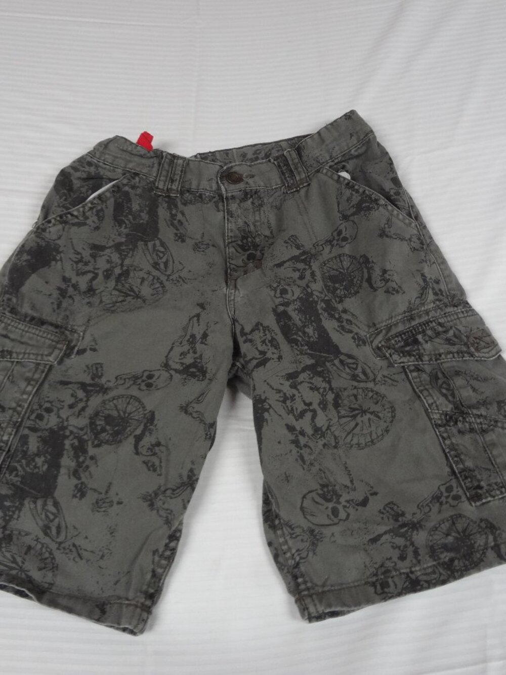 WRANGLER JEANS CO SKULLS LOGO DARK GREEN YOUTH BOYS SIZE 10 HUSKY L769